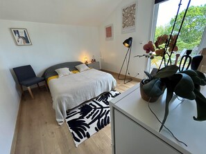 Iron/ironing board, WiFi, bed sheets - Country room (Pléguien)