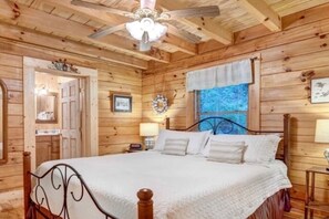 Iron/ironing board, WiFi, bed sheets - Grouse Nest-Peaceful and Charming, Pet Friendly! (Waynesville)
