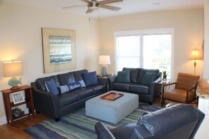 Smart TV - Charming 3-BR house, ocean views, community saltwater pool and fishing dock.  (North Topsail Beach)