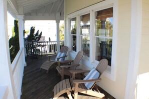 Terrace/patio - Charming 3-BR house, ocean views, community saltwater pool and fishing dock.  (North Topsail Beach)