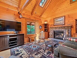 TV, fireplace - Robin’s Nest-Peaceful Cabin w/Views+Great Location (Maggie Valley)