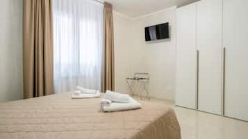 Iron/ironing board, WiFi, bed sheets