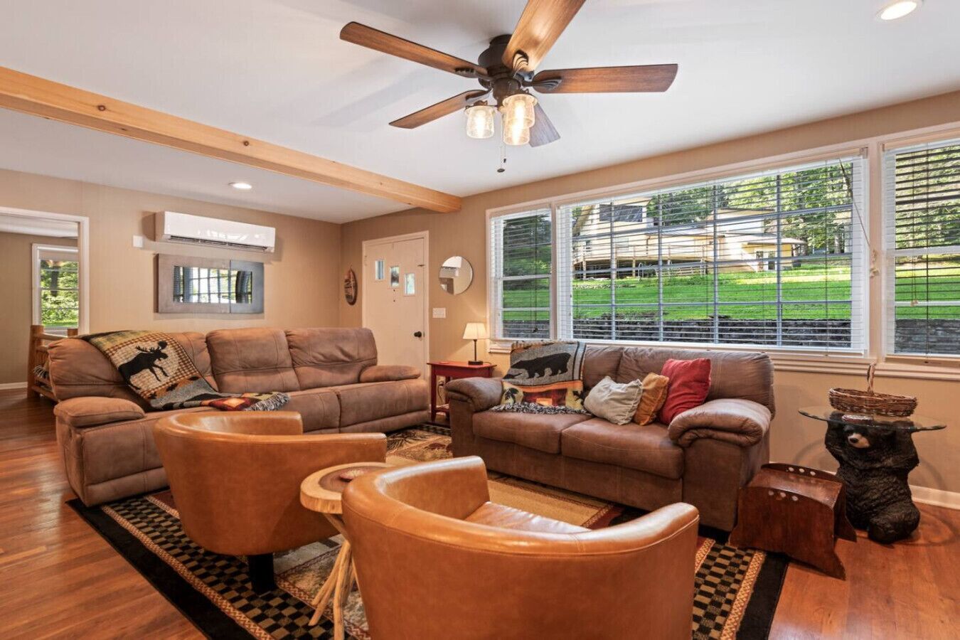 Televisión y chimenea 