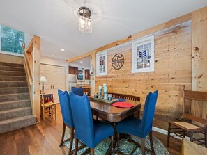 Dining - Red Robin Hill-Great Location, Pet Friendly, Creek (Maggie Valley)
