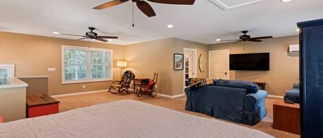 Fer et planche à repasser, lit parapluie, Wi-Fi, draps fournis