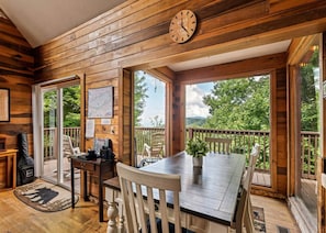 Dining - Cubby Bear Cabin-Peaceful, Pet Friendly Great View (Maggie Valley)