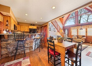 Dining - Mountain Laurel-Secluded Beauty + Majestic Views! (Maggie Valley)