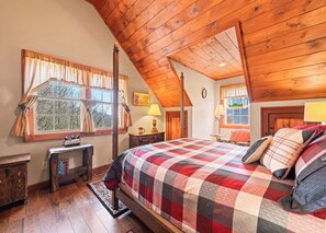 Desk, iron/ironing board, WiFi, bed sheets - Mountain Laurel-Secluded Beauty + Majestic Views! (Maggie Valley)