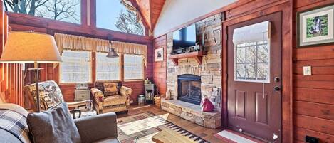 Televisión y chimenea