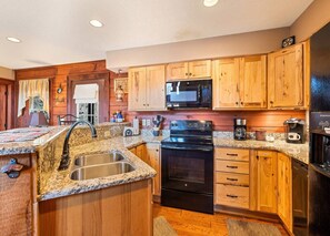 Fridge, microwave, oven, stovetop - Mountain Laurel-Secluded Beauty + Majestic Views! (Maggie Valley)