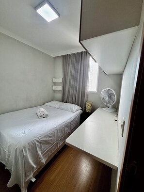 Internet, bed sheets - Fully furnished apartment 1km from the beach club. (Uberlândia)