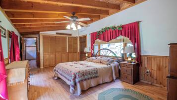 4 bedrooms, desk, free WiFi, bed sheets