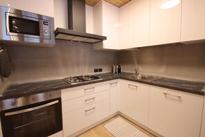 Micro-ondes, four, plaque de cuisson, lave-vaisselle