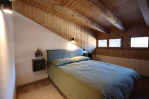 2 dormitorios, tabla de planchar con plancha, wifi gratis y ropa de cama