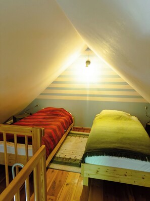 Room - Apartment 2 - Morning awakening - light-flooded maisonette in the count's forester's lodge (Temmen-Ringenwalde)