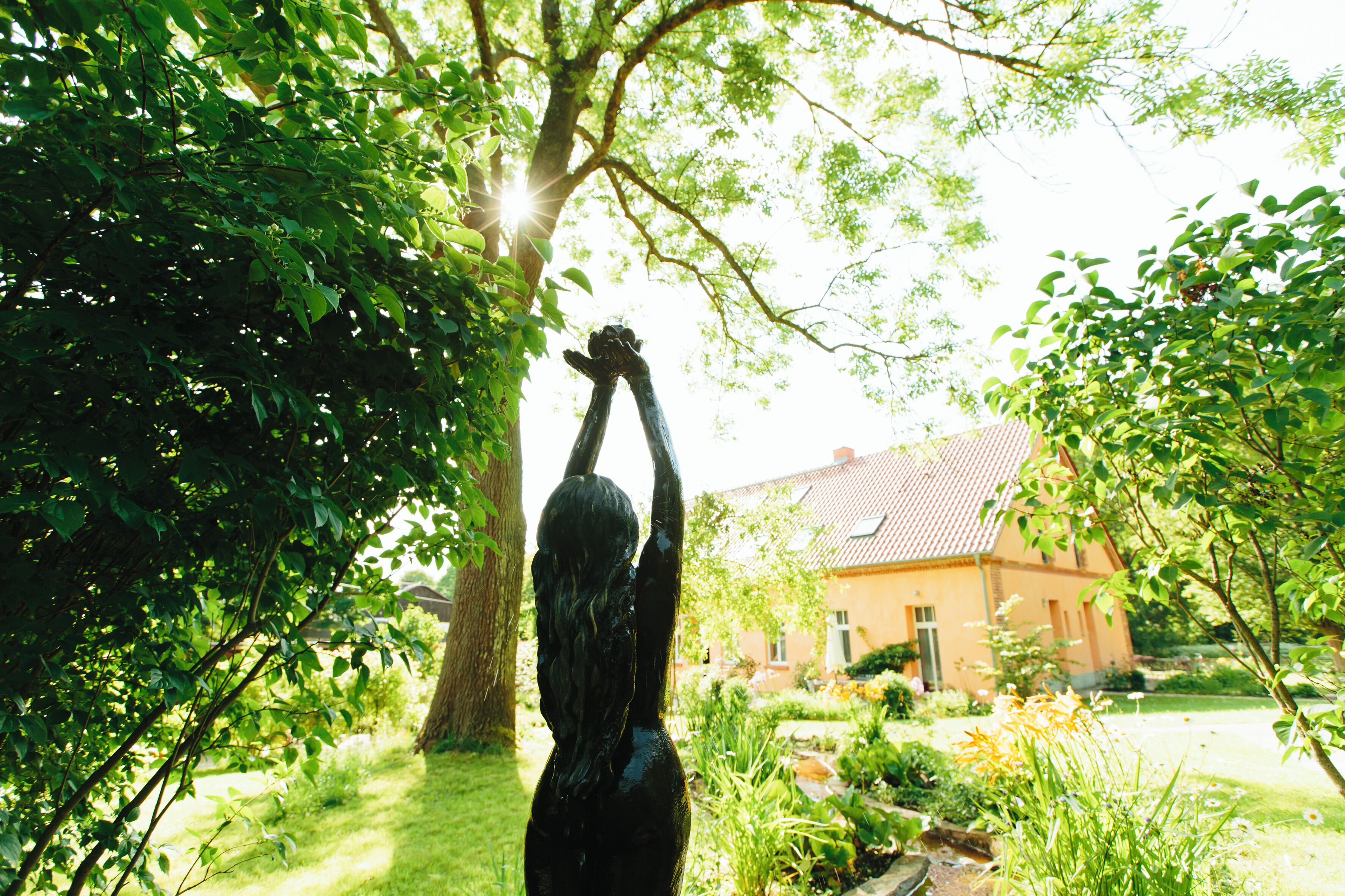 المنطقة المحيطة بالمنشأة