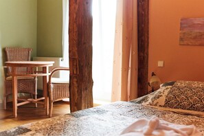 3 bedrooms, WiFi, bed sheets - Apartment 2 - Morning awakening - light-flooded maisonette in the count's forester's lodge (Temmen-Ringenwalde)