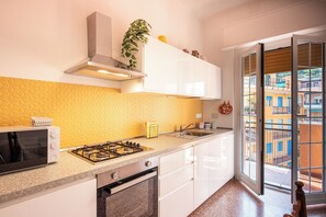 Fridge, microwave, oven, stovetop - Casa Aladino By Arenzanohost (Arenzano)