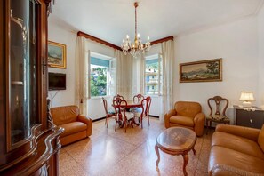 TV - Casa Buonarroti - Two Bedroom Apartment, Sleeps 4 (Arenzano)