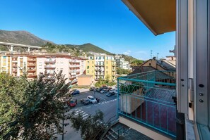 Property grounds - Casa Buonarroti - Two Bedroom Apartment, Sleeps 4 (Arenzano)