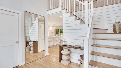 Classic Shingled Cape in Quogue, Private Pool, Expansive Deck, Prime...