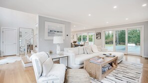 Smart TV, stereo - Classic Shingled Cape in Quogue, Private Pool, Expansive Deck, Prime... (Quogue)