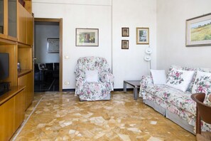 TV - Casa Enrica - Two Bedroom Apartment, Sleeps 4 (Arenzano)