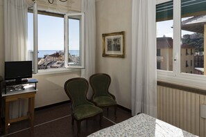 Iron/ironing board, bed sheets - Casa Enrica - Two Bedroom Apartment, Sleeps 4 (Arenzano)