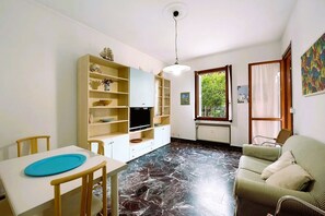 TV - Casa Ester - Two Bedroom Apartment, Sleeps 4 (Arenzano)