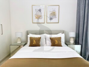 Apartamento luxo, sacada, vista para a cidade | Cortinas blackout, ferros/tábuas de passar roupa, Wi-Fi de cortesia