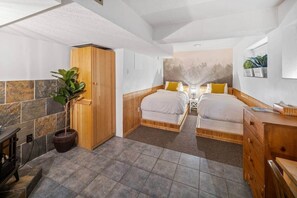 10 bedrooms, desk, free WiFi, bed sheets