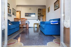 TV - Casa Europa - One Bedroom Apartment, Sleeps 4 (Arenzano)