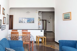 TV - Casa Europa - One Bedroom Apartment, Sleeps 4 (Arenzano)