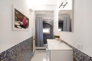 Doccia, bidet, asciugamani