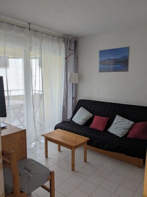 Living area - AzurMaline, T2 quiet, charming, sunny, close to downtown 2 *. (Embrun)