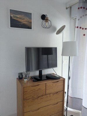Interior - AzurMaline, T2 quiet, charming, sunny, close to downtown 2 *. (Embrun)