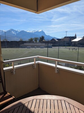 Property grounds - AzurMaline, T2 quiet, charming, sunny, close to downtown 2 *. (Embrun)