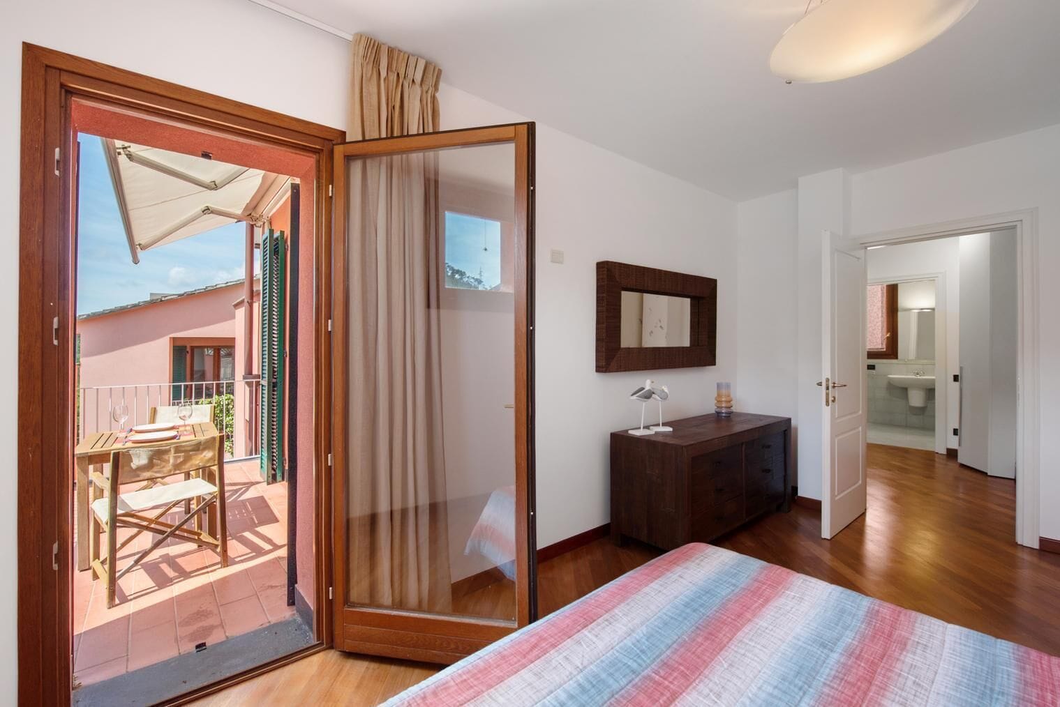 Fer et planche à repasser, draps fournis