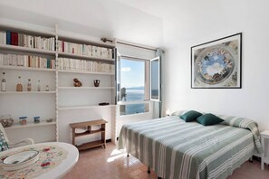 4 bedrooms, iron/ironing board, free WiFi, bed sheets - Casa Nina - Three Bedroom Apartment, Sleeps 6 (Arenzano)