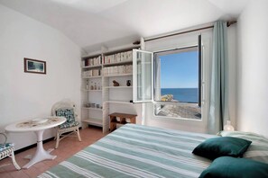 4 bedrooms, iron/ironing board, free WiFi, bed sheets - Casa Nina - Three Bedroom Apartment, Sleeps 6 (Arenzano)