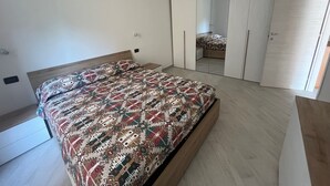 2 soverom, strykejern/-brett, wi-fi (inkludert) og sengetøy