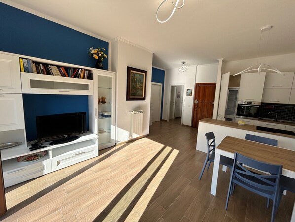 Dining - Casa Mimose - Two Bedroom Apartment, Sleeps 5 (Cogoleto)