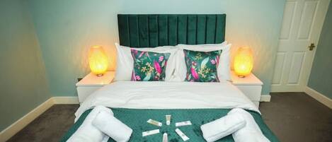 Iron/ironing board, WiFi, bed sheets