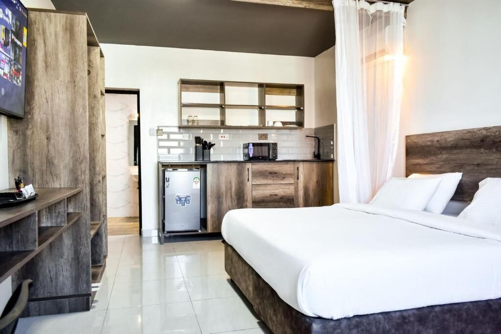 Caja de seguridad en la habitación y escritorio 