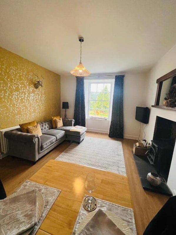 The Bothy, Luxury cottage, Glen views in historic courtyard. | Living area