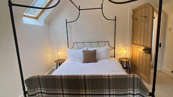 The Bothy, Luxury cottage, Glen views in historic courtyard. | Egyptian cotton sheets, premium bedding, individually decorated