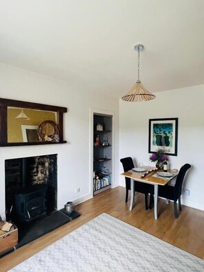 Casa de campo, varanda, vista para a colina | Opções para refeição