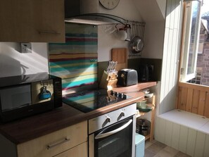 The Hayloft, Luxury loft style cottage, courtyard views | Private kitchen