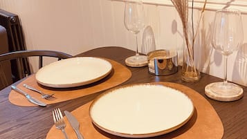 The Hayloft, Luxury loft style cottage, courtyard views | In-room dining