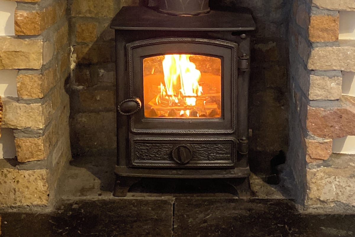 Coachman's Cottage, Luxury 2 bed cottage, Glen views, historic courtyard.